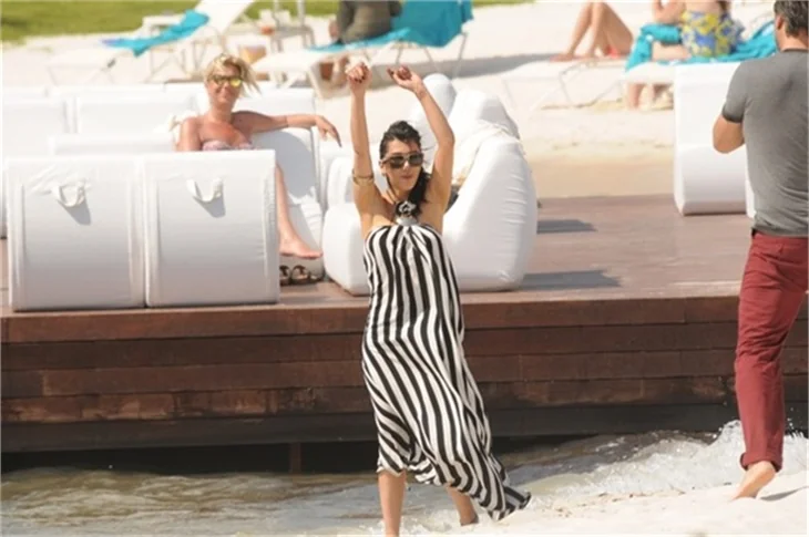 Hande Yener'in rüzgarla imtihanı!