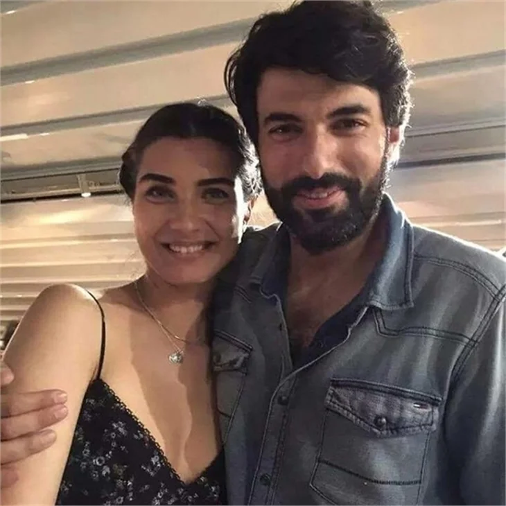 Kara Para Aşk ekibinden final yemeği