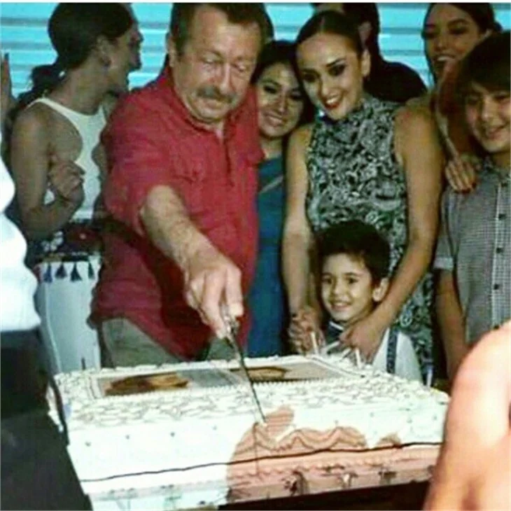 Kara Para Aşk ekibinden final yemeği