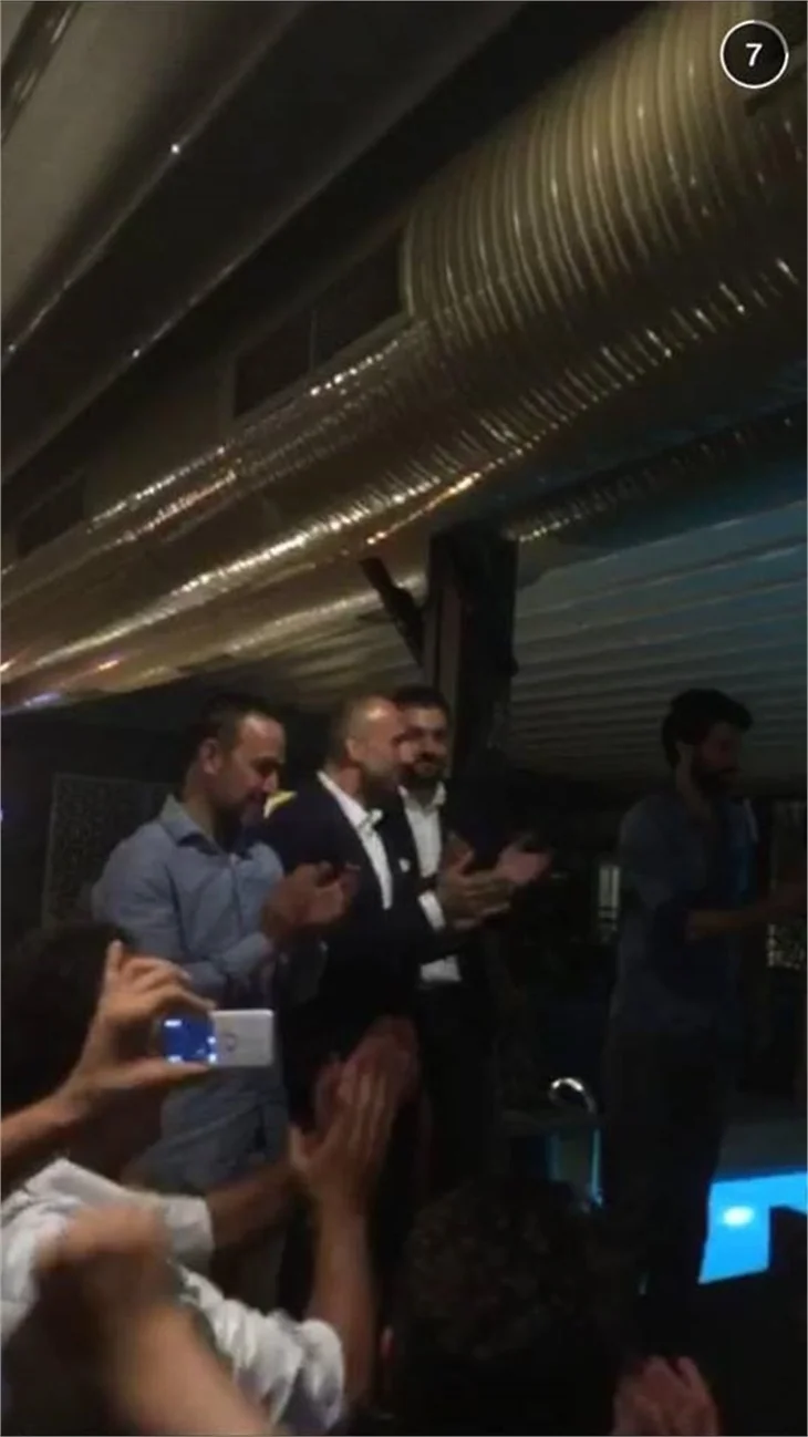Kara Para Aşk ekibinden final yemeği