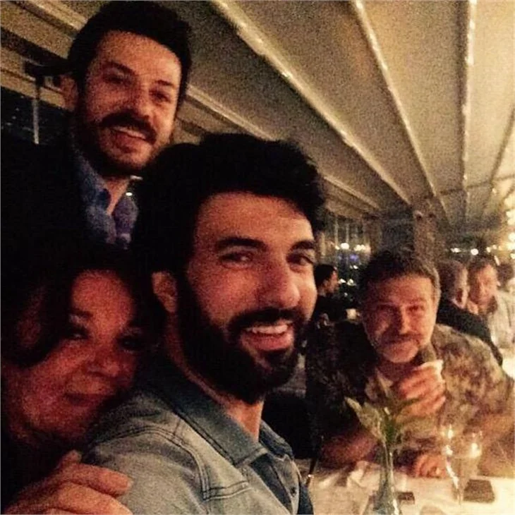 Kara Para Aşk ekibinden final yemeği