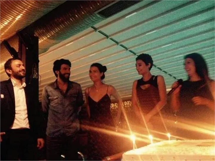 Kara Para Aşk ekibinden final yemeği