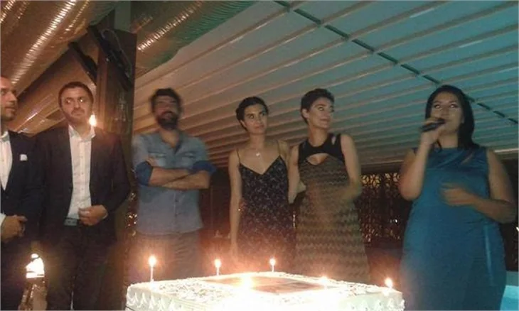 Kara Para Aşk ekibinden final yemeği
