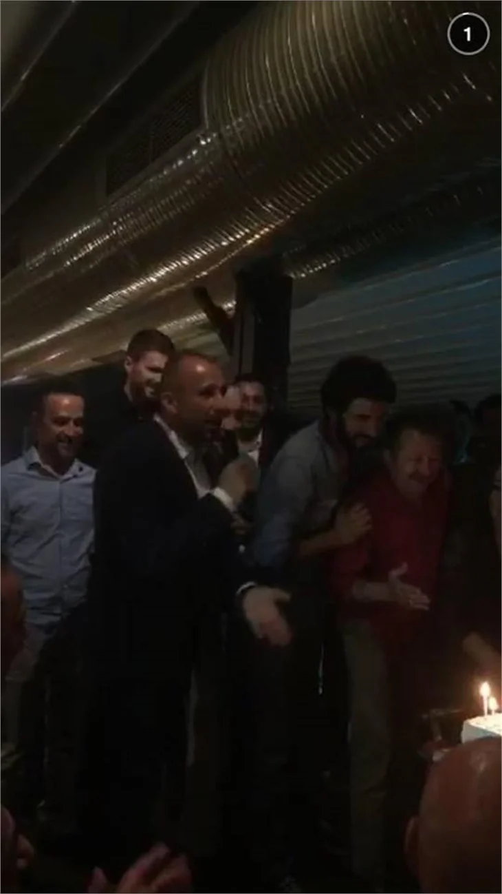 Kara Para Aşk ekibinden final yemeği