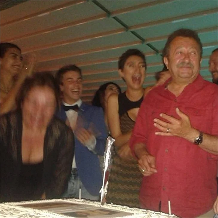 Kara Para Aşk ekibinden final yemeği