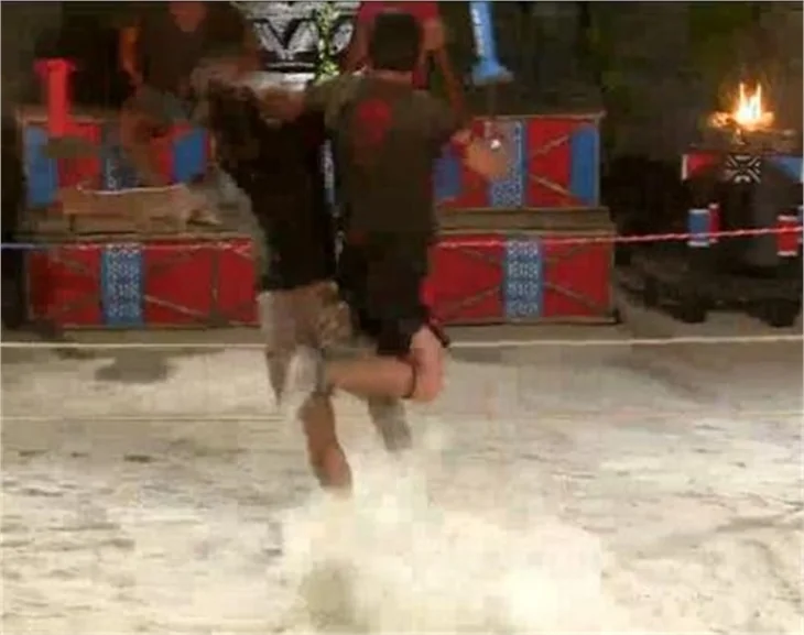 Survivor'da ödül oyununu kim kazandı?