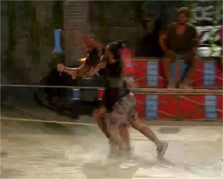 Survivor'da ödül oyununu kim kazandı?