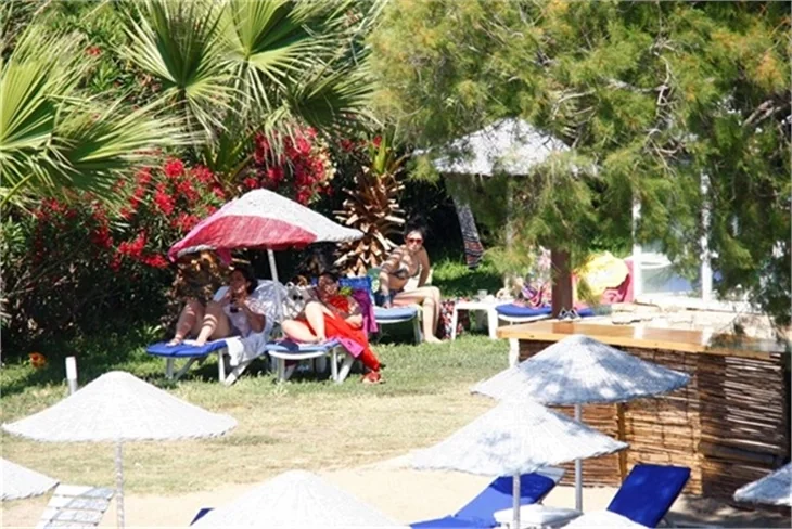 Deniz Çakır bikinili yakalandı