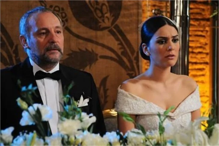Diziler ve düğün sahneleri