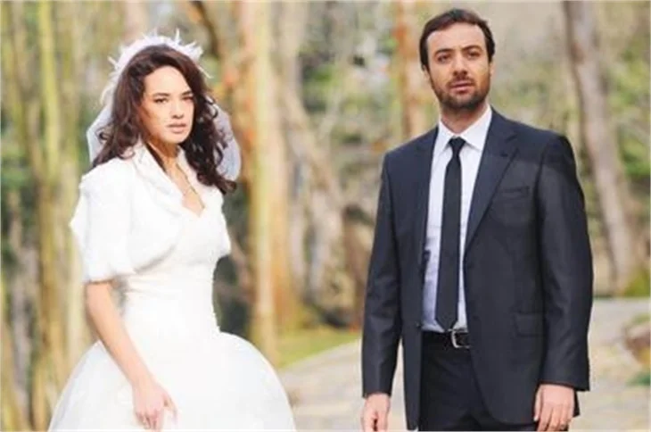Diziler ve düğün sahneleri