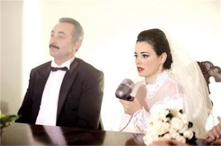 Diziler ve düğün sahneleri