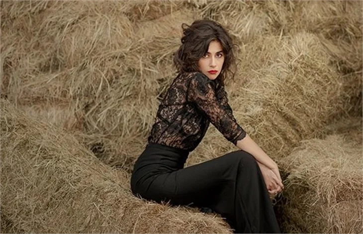 Nesrin Cevadzade hem cesur pozlar hem de cesur sözler