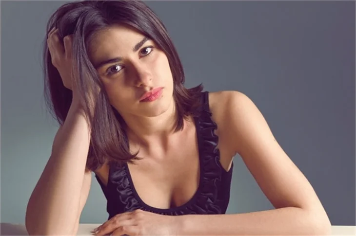 Nesrin Cevadzade hem cesur pozlar hem de cesur sözler
