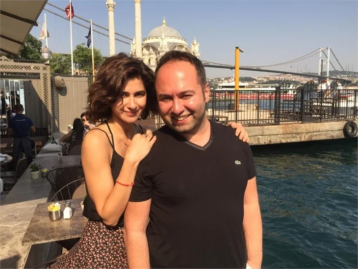 Nesrin Cevadzade hem cesur pozlar hem de cesur sözler