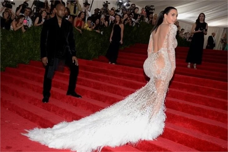 Scarlett Johansson, Kim Kardashian'ı yendi!