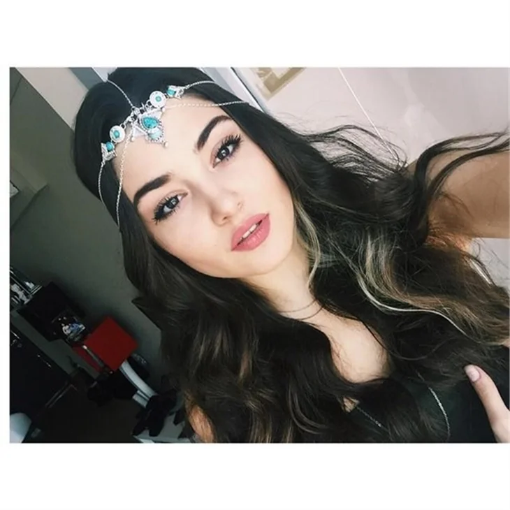 Hande Erçel kimdir?