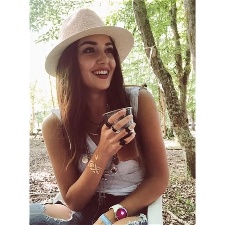 Hande Erçel kimdir?