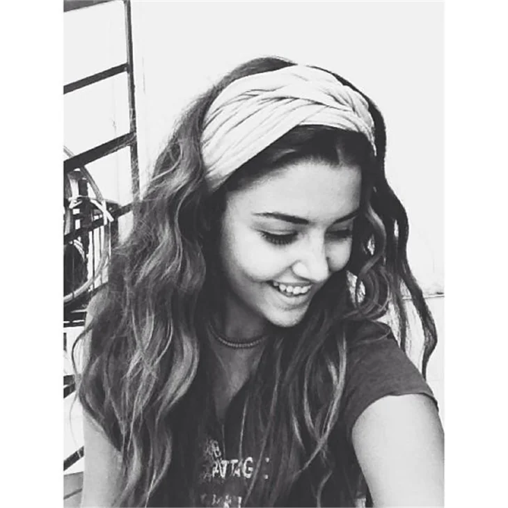 Hande Erçel kimdir?