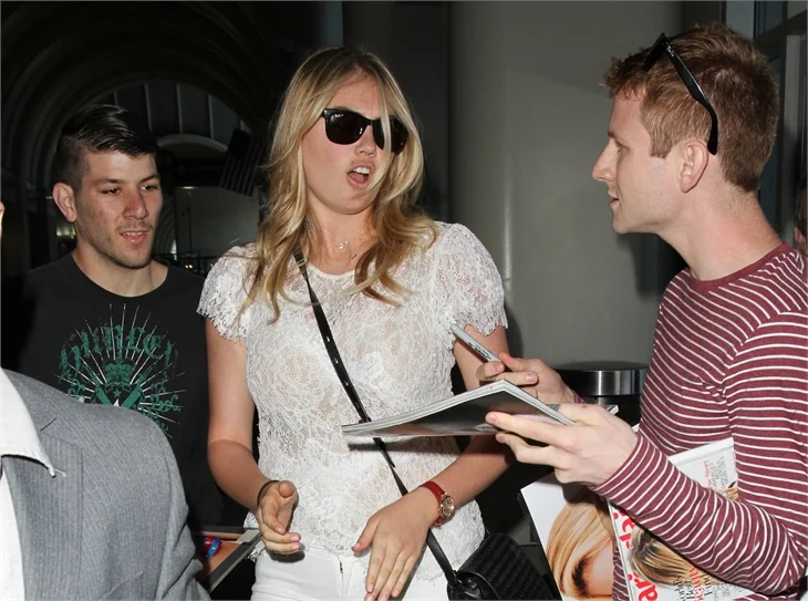 Kate Upton havaalanından zor kaçtı!