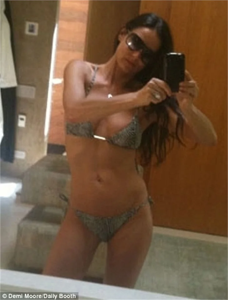 Demi Moore kızlarıyla kardeş gibi!