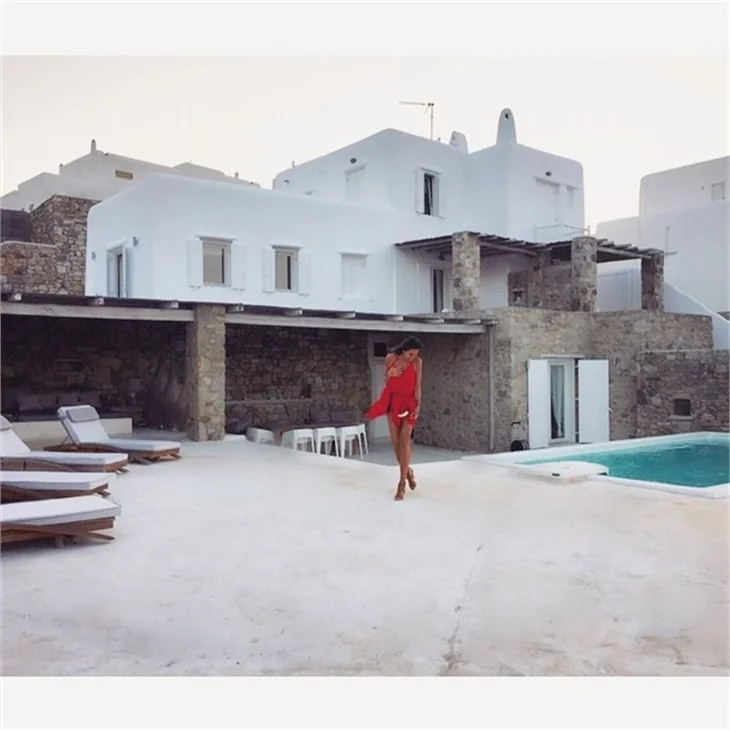 Mykonos ikoncanı Eda Taşpınar