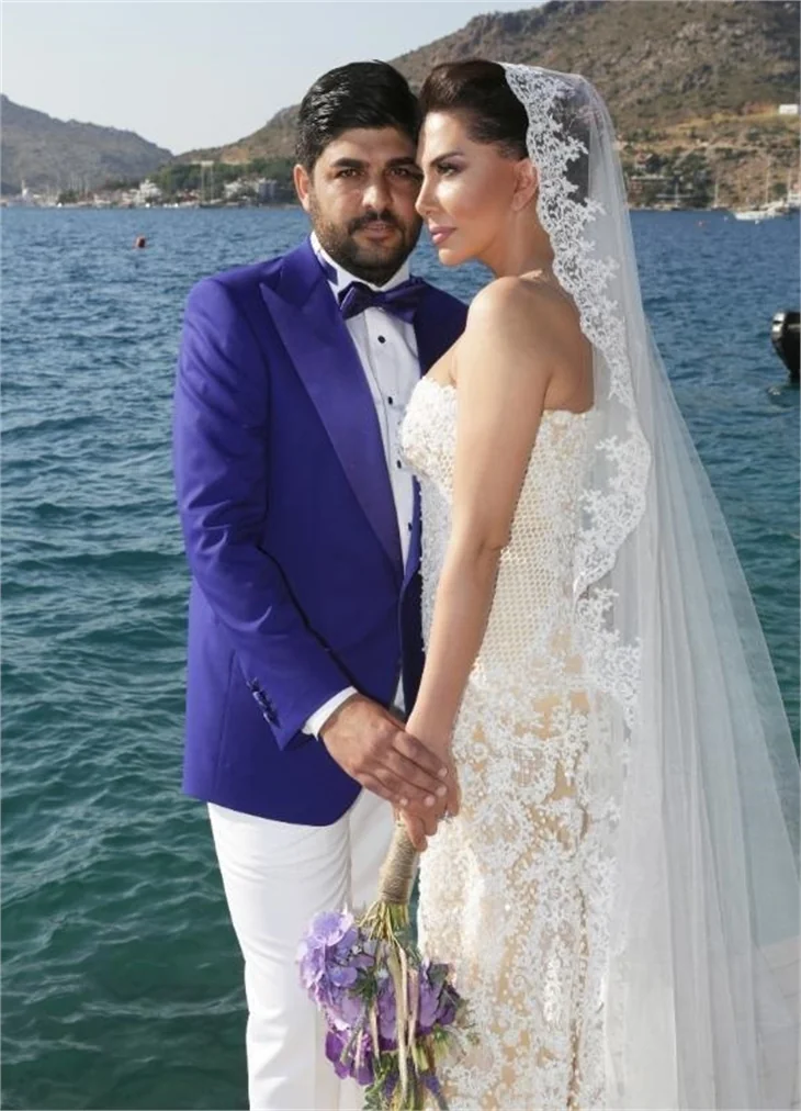 Ebru Yaşar balayında dudak dudağa!