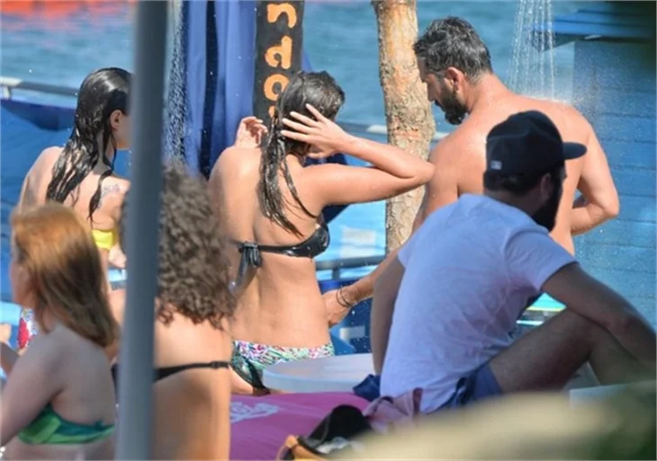 Berrak Tüzünataç da sezonu açtı! Özge Özpirinçci böyle görüntülendi!