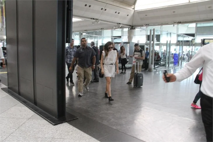 Emma Watson ülkesine geri döndü!