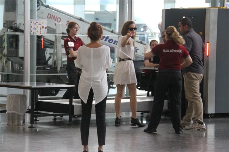 Emma Watson ülkesine geri döndü!