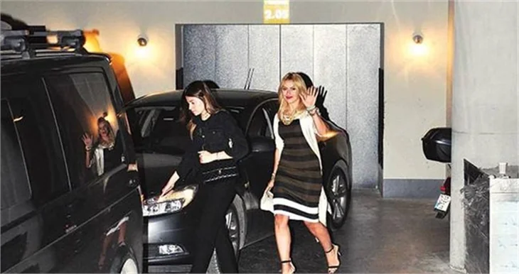 Hadise bu sefer faka bastı!