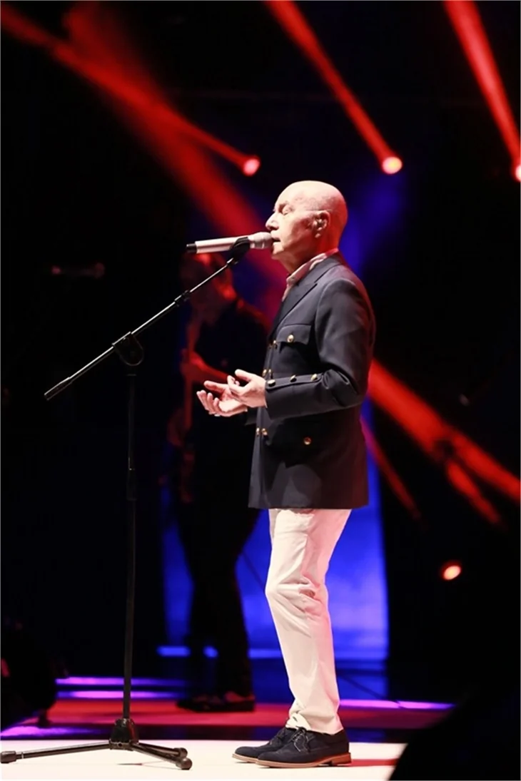 MFÖ konserine ünlü akını!