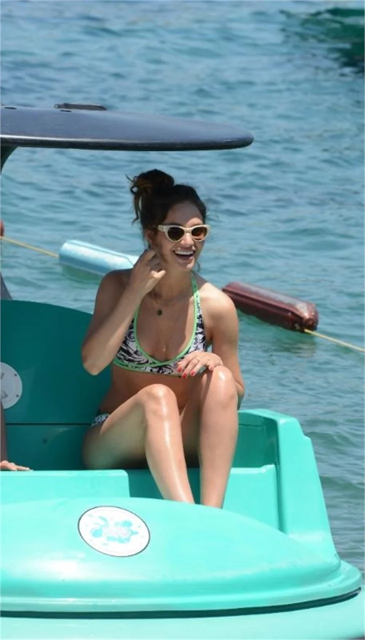 Arka Sokaklar'ın Leyla'sı Gülcan Arslan Bodrum'da bikinili görüntülendi