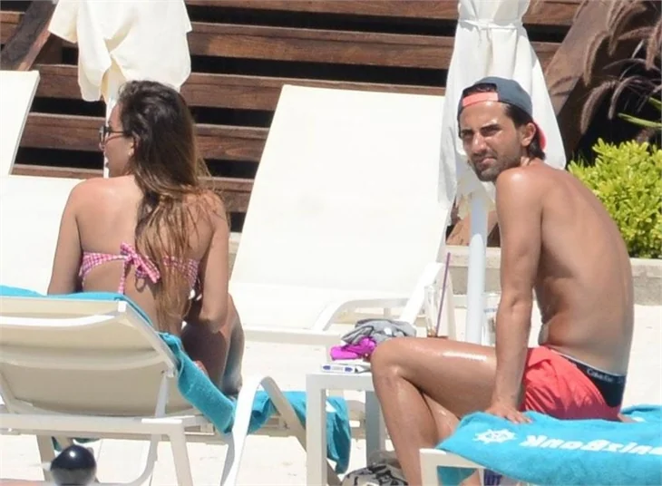 Fenerbahçeli Hasan Ali Kaldırım kız arkadaşlarıyla Bodrum'da tatilde