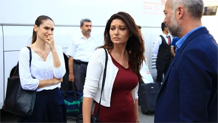 Paramparça oyuncuları dizinin bilinmeyenlerini anlattı