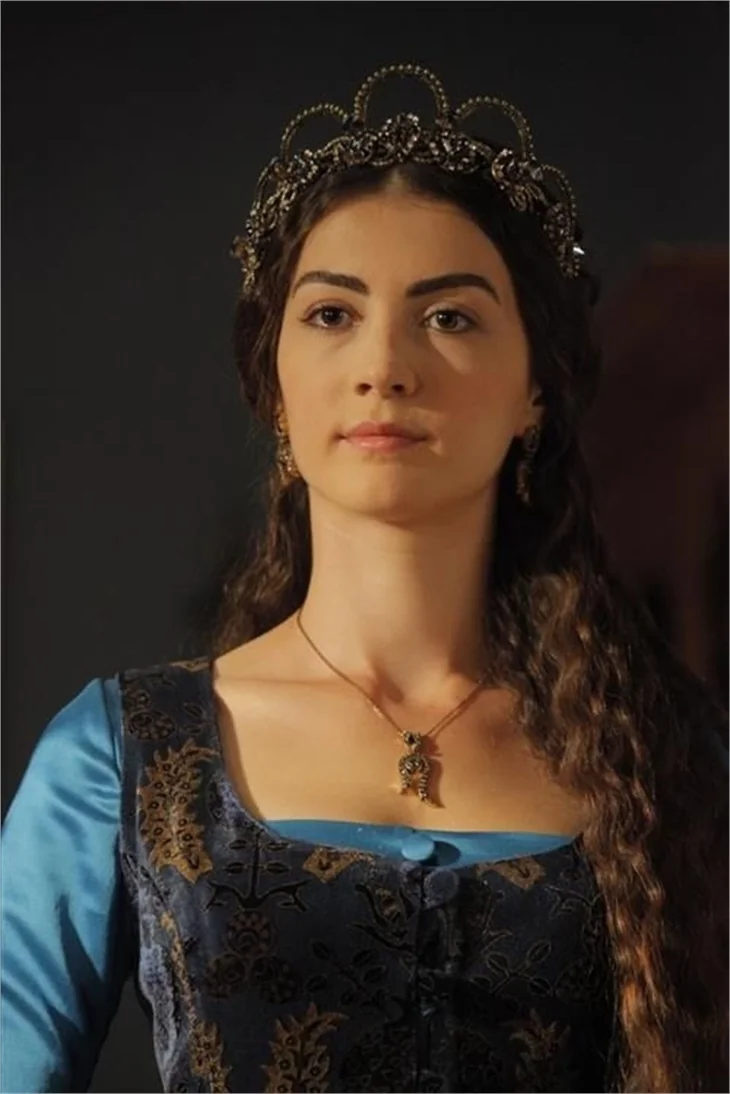 Burcu Özberk, Güneşin Kızları'nı anlattı!