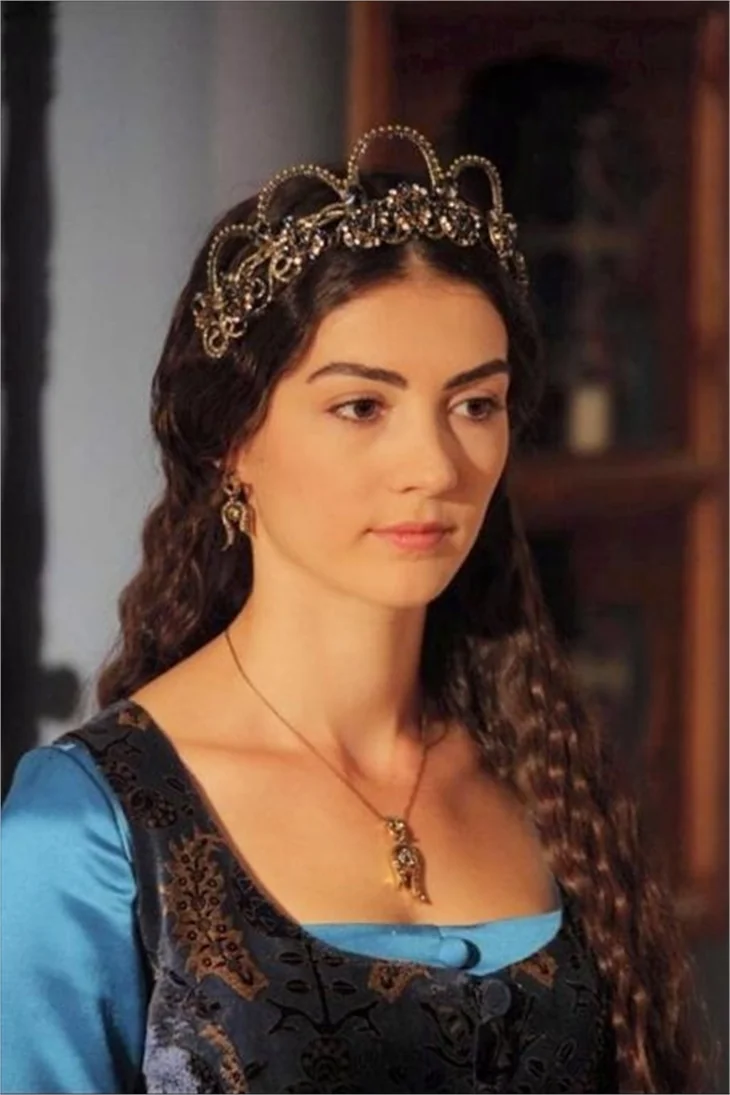 Burcu Özberk, Güneşin Kızları'nı anlattı!