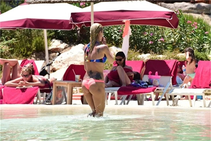 Ve Çağla Şikel bikini sezonunu Bodrum'da açtı!