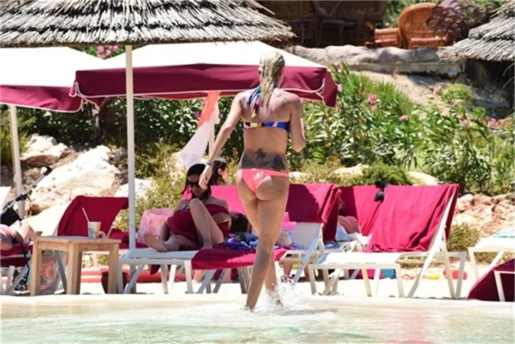 Ve Çağla Şikel bikini sezonunu Bodrum'da açtı!