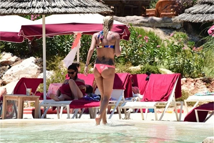 Ve Çağla Şikel bikini sezonunu Bodrum'da açtı!