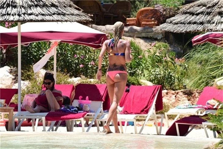 Ve Çağla Şikel bikini sezonunu Bodrum'da açtı!