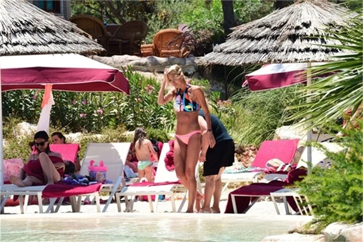 Ve Çağla Şikel bikini sezonunu Bodrum'da açtı!