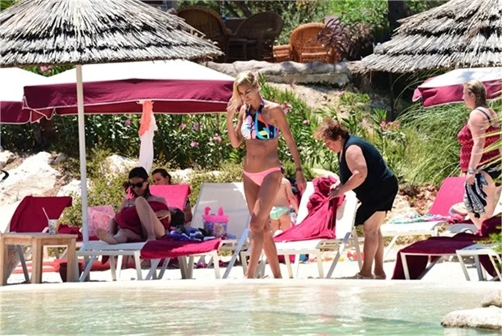 Ve Çağla Şikel bikini sezonunu Bodrum'da açtı!