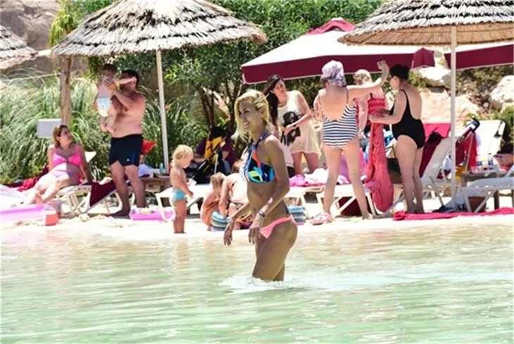 Ve Çağla Şikel bikini sezonunu Bodrum'da açtı!