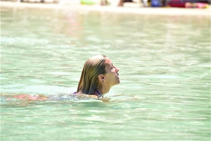 Ve Çağla Şikel bikini sezonunu Bodrum'da açtı!