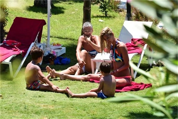 Ve Çağla Şikel bikini sezonunu Bodrum'da açtı!