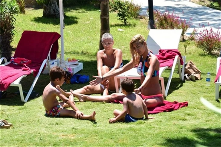 Ve Çağla Şikel bikini sezonunu Bodrum'da açtı!