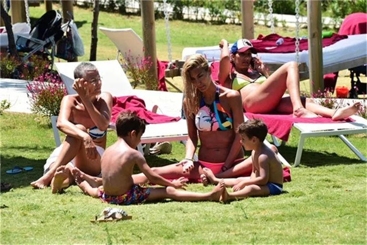 Ve Çağla Şikel bikini sezonunu Bodrum'da açtı!
