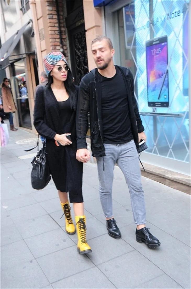 Caner Erkin evi terk etti! Caner Erkin ile Asena Erkin boşanıyor mu?