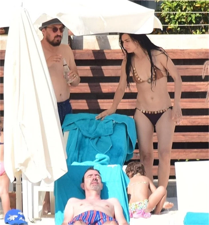 Tuba Büyüküstün ailesi ile tatilde!