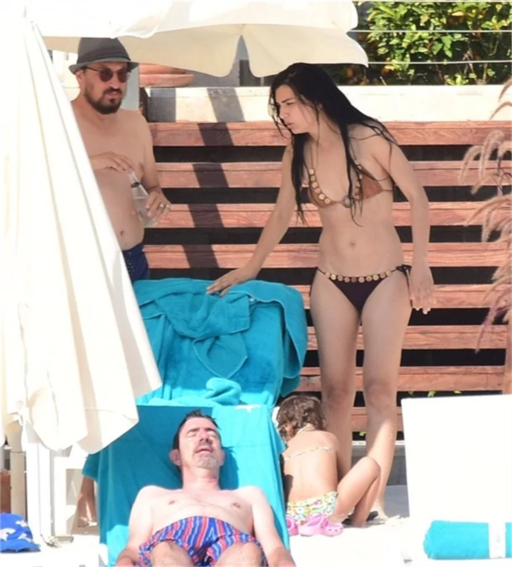 Tuba Büyüküstün ailesi ile tatilde!